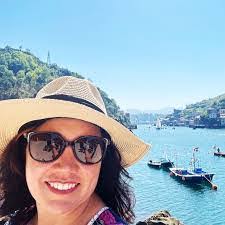 Lora Nicholson's Instagram, Twitter & Facebook