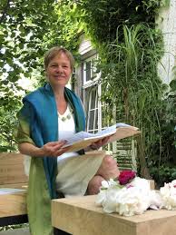 Born poor, he allows access to his garden free of charge to members of the public in the hope that they will find peace and inspiration there. Haus Martinus Jeder Mensch Kann Singen