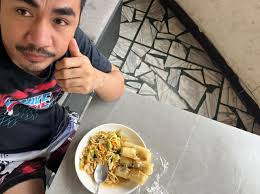 Happy lunchtime everyone #pansit #food