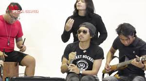 Menuju Cahaya Rocket Rockers X Killing Me Inside Tribute To World Aids Day Youtube