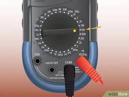 Pilih skala batas ukur berdasarkan perkiraan besar tegangan yang akan di cek, jika tegangan yang di cek sekitar 12volt maka atur posisi skala di batas ukur 50v. 5 Cara Untuk Menggunakan Multimeter Digital Wikihow