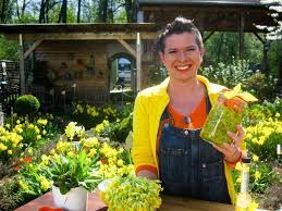 Was eigentlich überhaupt natur ist und in wie weit man den menschen und seine werke in den begriff mit einbeziehen sollte ist nicht genau definiert. Natur Im Garten Neue Folgen Ab 23 4 2017 Forsythie Schneiden Kartoffeln Legen