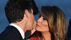Melania Trump a punto de besar a... ¿Justin Trudeau?