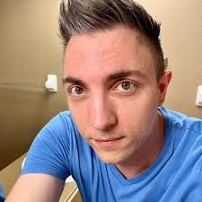 Lord or The 7 Seas… 🌊 📸 Camera: Sony A7III 📷 Lens: Sony 85mm f1.8 💡  Lighting: Sun & Reflector 🚹 Figure: Mafex The Deep 🏬 From:  Hobby-genki.com #theboys #comics #superhero