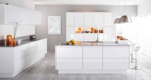 Pour augmenter le nombre de rangements dans votre cuisine ou dans votre salle de bain, nous mettons à votre disposition un large choix de meubles. Amenager Sa Cuisine Et Sa Salle De Bain Les Maisons Extraco