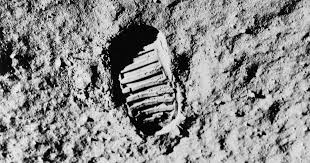 Buzz aldrin marche sur la lune à côté du module eagle lors de la mission apollo 11, le 21 juillet 1969. Le Fantasme De La Lune Rts Ch Monde