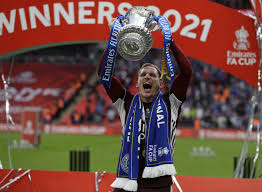 It was the moment football had been waiting over a year for, to bring the trophy leicester city had been waiting their while history for. Pxeexbqesjskgm
