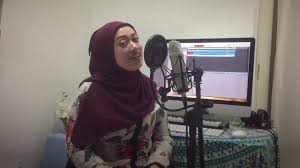 Aku selalu tersenyum bayangkan kita hidup berdua berjalan berpegangan tangan takkan kau lepaskan. Kisah Cinta Kita Hafiz Suip Chords Chordify