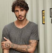 Sul braccio di stefano de martino il tatuaggio fatto insieme all'ex moglie belén rodriguez sta sbiadendo sempre di più. Stefano De Martino Nuovo Tatuaggio Ecco Il Significato Ladyblitz