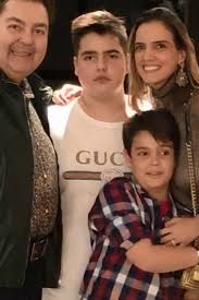 Inspetor faustão e o mallandro: Faustao Completa 68 Anos De Idade E Ganha Video Homenagem Da Mulher Luciana Famosos Extra Online
