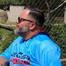 Can a batter runner back peddle towards home plate to avoid being tagged?