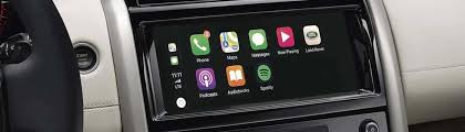 Land Rover Apple CarPlay™ | Set-Up, Features, Availability