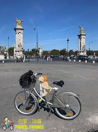 papaseat portable child bike seat in paris france 趴趴座腳踏車自行車親子兒童座椅在法國巴黎 child bike seat kids bike bike seat