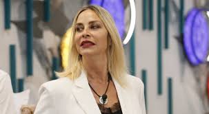 Curve sinuose e mise succinte, la orlando appare in forma smagliante! Lacrime Amare Per Stefania Orlando Al Grande Fratello Vip Non E Giusto Alfonso Signorini Irremovibile