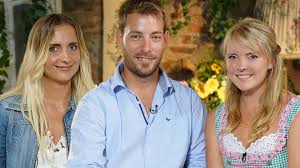Bauer gerald hat seiner freundin anna einen antrag gemacht. Bauer Sucht Frau 2017 Anna Und Christine Durfen Mit Rinderzuchter Gerald Nach Namibia