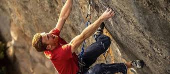 In un periodo colpito dal covid, i top climber hanno focalizzato le loro attenzioni nelle falesie vicino a casa. Jakob Schubert Manages The First Repetition Of The Sharma Route El Bon Combat 9b Lacrux Climbing Magazine