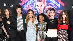 It is intended to be watched only after screening the entire season. Stranger Things Set Photo Shows Maya Hawke S Robin And Natalia Dyer S Nancy Likely To Share Scenes In Season 4
