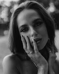 Ashley Gossett's Instagram, Twitter & Facebook