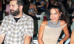 Ο σύζυγός μου δε με ζηλεύει, θαυμάζει τις σέξι εμφανίσεις μου (video). Den Fantazeste Ti Exei Spoydasei O Syzygos Ths Katerinas Stikoydh Gossip Tv Gr