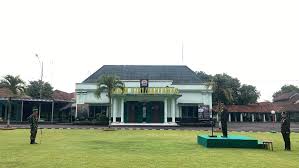 Kodim Banyumas Gelar Upacara Peringatan Hari Pahlawan Banyumas – Untuk memperingati Hari Pahlawan Tahun 2024, Kodim 0701/Banyumas dan Minvetcad IV-01 Purwokerto menggelar upacara yang dilaksanakan di lapangan Kodim 0701/ Banyumas Jln. Jenderal Sudirman