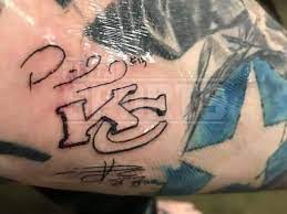 Passing the ball down the field may not be patrick mahomes' only skill set. Post Malone Reveals Pic Of Patrick Mahomes Kelce Tattoos After Beer Pong Bet