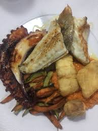 Re indiscusso delle vigilie di natale e capodanno, il baccalà fritto si cucina un po' in tutta italia ma è di tradizione romana. Trancio Di Spigola Tentacolo Di Polipo Baccala Fritto E Verdure In Tempura Foto Di Ristor Art Botricello Tripadvisor