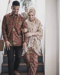 Cotton ( halus, lembut nyaman dipakai). 12 Inspirasi Kebaya Couple Buat Tunangan Serasi Memesona