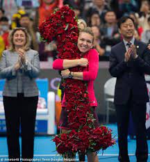 Simona halep începe să se apropie de locul 1 mondial wta ocupat în prezent de ash barty din australia, după triumful din finala wta de la praga, însă chiar și așa distanța rămâne una considerabilă între cele două sportive. Simona Halep Makes History Becomes World No 1 Positive News Romania