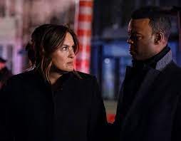 The stalker turns out to be a special frauds detective (naveen andrews) who pegs the daughter as a suspect in her parents' murder. In The Year We All Fell Down Law And Order Fandom