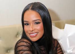 Vamos caramelo! 😍 Halle Bailey es una belleza en bikini con un pequeño  contenido de postal desde su casa. 🧜🏽 ♀️🌊 (DESLIZA)✍🏾:#TSRStaffJR