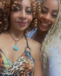 Vanessa Billings's Instagram, Twitter & Facebook