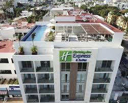 Entre lo más popular se distingue su quinta avenida, 3 kilómetros de restaurantes, bares y tiendas. Holiday Inn Express Suites Playa Del Carmen Armed Forces Vacation Club