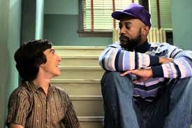 Morre Ricky Harris, ator de 'Todo Mundo Odeia o Chris', aos 54 anos