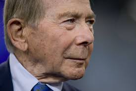 Ex-AIG chief Greenberg must face judge he called biased