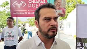 En #Pantelhó el regreso a clases se volvió un asunto de heroísmo en el que  coincidieron autoridades educativas y magisterio, sostuvo Roger Adrian  Mandujano Ayala, titular de la Secretaría de Educación ...