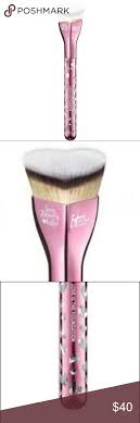 It Cosmetics Love Is The Foundation Brush In 2020 Foundation Brush Brush Cleaning Diy Foundation Brush Cleaner