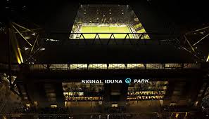 Fussball zählt in deutschland nicht umsonst zu den beliebtesten sportarten: 2 Platz Signal Iduna Park Dortmund Schnitt 77 385 Zuschauer Ein Fussball Tempel In Dem Die Zufriedenen
