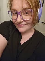 Anybody have an issue with their aftershokz headphones not charging?