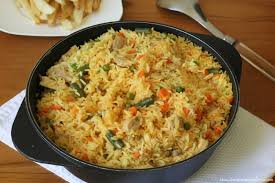 El arroz con pollo es un clásico de la cocina peruana de delicioso sabor gracias a culantro y con un aroma inconfundible capaz de despertar el apetito de muchos. Arroz Con Pollo Colombiano Unacolombianaencalifornia Com