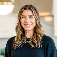 Looking for a realtor in Manitoba to buy an apartment