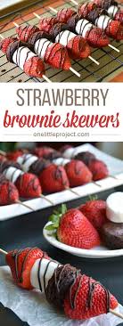 Strawberry Brownie Skewers Recettes Einfacher Nachtisch Fruchtspiesse Et Susses Fingerfood