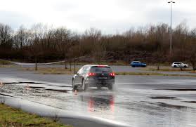 Ausweichen Auf Glatter Fahrbahn In 2020 Sicherheitstraining Fahren Ausweichen