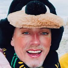 A lady in 1940's clothing walks past. The other lady walking in the other  direction is the owner of this ring doorbell footage and she said she  didn't see anyone