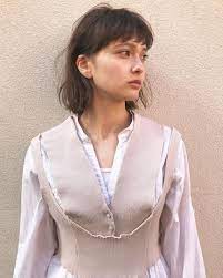 前髪ぱっつん ボブが大人可愛い 若見えが叶うおしゃれなヘアスタイル特集 folk 前髪ぱっつん ボブ ぱっつんボブ 髪型 前髪