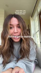 Natural Wavy Hair Tutorial: Easy Styling Techniques