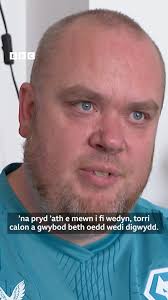 Mae Maes Eisteddfod Wrecsam YN FAWR, felly gwyliwch ein taith o amgylch y  maes i wybod lle mae popeth! 👇🏃‍♀️💨