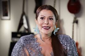 En cuanto nos enteremos de futuras presentaciones de alejandra guzmán las publicaremos. Cola De Alejandra Guzman Despues De Fallida Intervencion Estetica