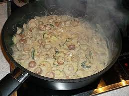 Bratwurstgeschnetzeltes Von Altbaerli Chefkoch Rezepte Geschnetzeltes Rezepte Mit Wurstchen