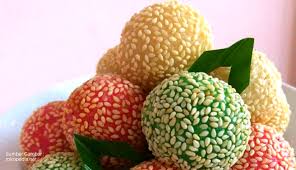 Kau hanya bisa bertemu beberapa orang dalam satu jam di taman bermain, tapi sekarang aku bisa bertemu jutaan orang secara online, tambah dare soal alasannya memilih keluar. Bikin Usaha Jajanan Dari Resep Kue Onde Onde Pelangi