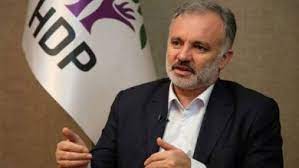 Evrensel ve özgür gündem gazetelerinde köşe yazarlığı yapmış 2007 yılında konya'dan bağımsız aday olmuştur. Ayhan Bilgen Ozgur Gelecek